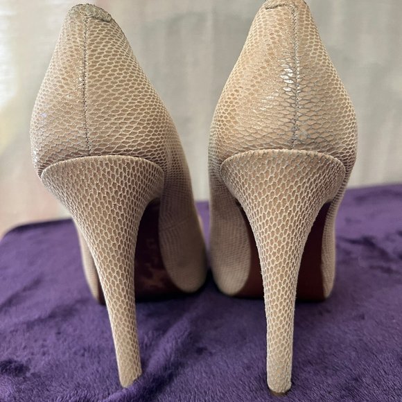 BCBG Tan Heels - Picture 5 of 7